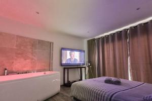 Bel appartement rdc détente Balnéo & Ciné & Terrasse proche Centre Gare Amiens