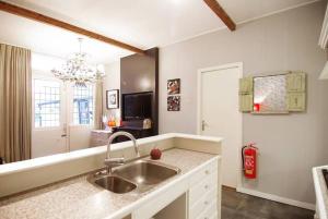 Group Stay, 7 minutes away from Amsterdam!