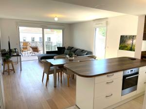 Large apartment with air conditioning, terrace and parking