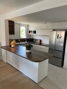 Large apartment with terrace and parking
