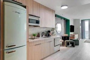 37th FLOOR STUDIO STRIP VIEW Palm Place Resort - Bracken