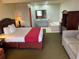Deluxe Family Suite room in Howards Inn Motel