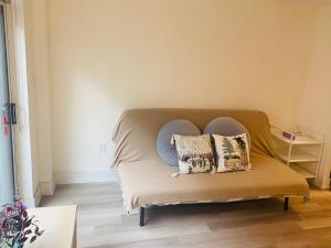 Entire condo 2 bedroom Budget Stay Walk to Subway
