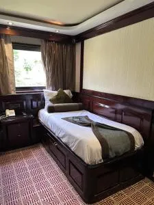 الباخرة ريفر بوت river boat - Deir el-Ṭîn