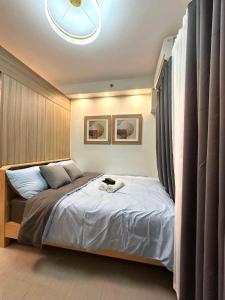 Shore 2 Residences, 1BR Balcony - Pool view