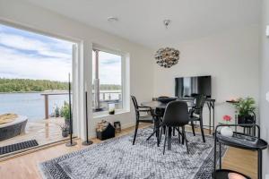 Comfortable Apartment with private dock