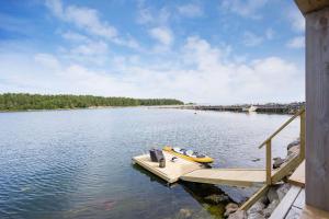 Comfortable Apartment with private dock