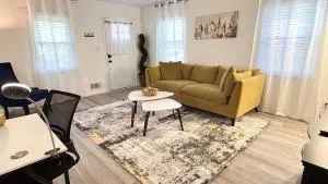 Studio A- Travel, work and play only minutes away - Leeds