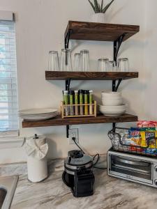 Studio A- Travel, work and play only minutes away