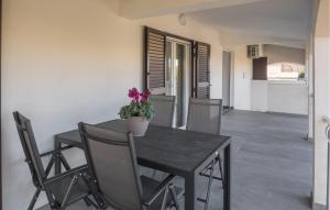 1 Bedroom Lovely Apartment In Novas Vas 