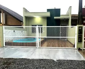 Casa Com Piscina, 5 Quadras da Praia - Balneário Praia do Leste