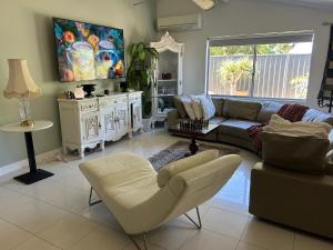 Koombana Escape 5 bedroom house