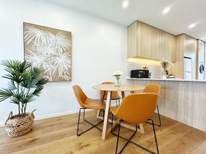 Garden Gem 2 BDR & 1 Study Townhouse Near City Center