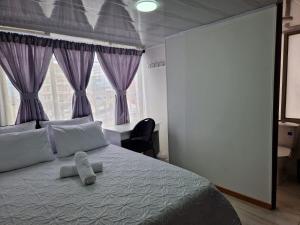 Habitación baño privado garaje moto, Manizales