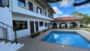 R Villas Tagaytay across Balay Dako - Laurel