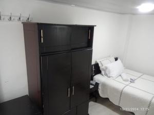 Habitación baño privado garaje moto, Manizales