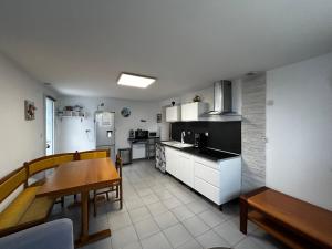 T2 avec jardin, terrasse et Wifi à 1km des Thermes - FR-1-541-156