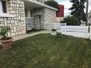 Appartements T2 avec jardin, terrasse et Wifi a 1km des Thermes - FR-1-541-156 : photos des chambres