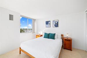 Ilikai Marina 6FL Ocean View & Marina, Renovated