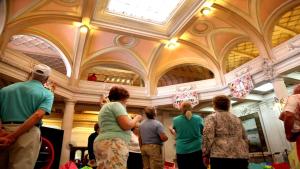 Comfortable Gonzaga Apartament - Em 1 minuto a pé tá na PRAIA Gonzaga em Santos e no Shopping Balneário, 2 ar-condicionados, portaria 24 horas, elevador, 1 vaga carro Gratís, wi-fi Grátis, enxoval Gratuito, PRAIA Santos Gonzaga, Bicicleta dispon