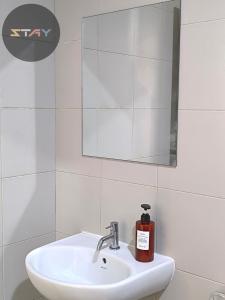 Meridin Sovo Modern Grey Tone 2BED Poolview BySTAY