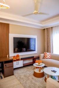 Elegant 3 Bedroom Apartment - 1255 Palm Ridge