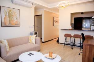 Elegant 3 Bedroom Apartment - 1255 Palm Ridge