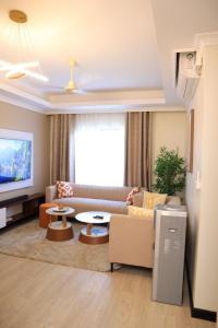 Elegant 3 Bedroom Apartment - 1255 Palm Ridge