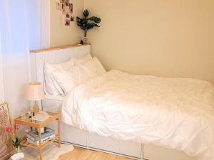 Honey Sleep Shinchon, 2BR up to 4 people at Shinchon
