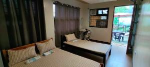 ELyns Guesthouse -Studio Unit -Family Room with WIFI, Netflix, parking space