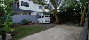 ELyns Guesthouse -Studio Unit -Family Room with WIFI, Netflix, parking space