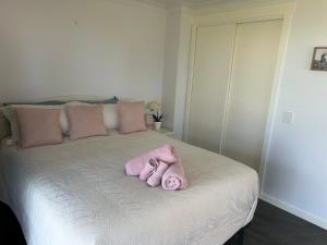 Waters Edge Luxury Lakeside Studio