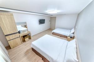 Jungmoon City Hotel & J-hill Hotel