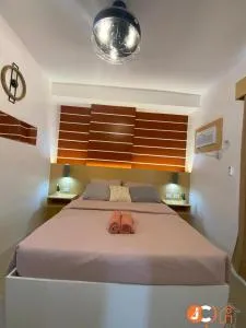 JC SpaceRentals 1521 West Jones Residences, mountain view, free Wi-Fi & Netflix, upper floor located at the center of Cebu City - Adlawon