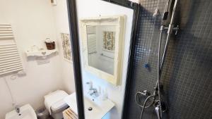 Deluxe Double Room with Shower room in La Locanda di Borghetto
