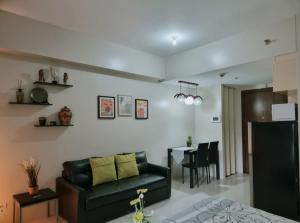 One Palm Tree Villas Condo Across NAIA Terminal 3