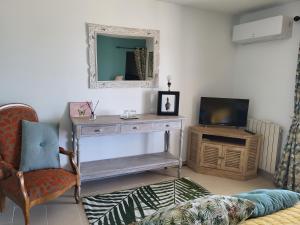 B&B / Chambres d'hotes Le Mas des Rigaou 415 ROUTE D AUPS TOURTOUR : photos des chambres