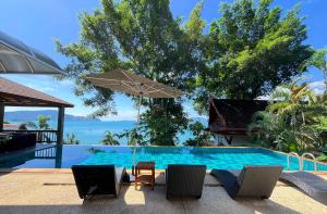Aoyon Beach, a 5-bedroom Thai-style villa with stunning sea views, 50 meters direct beach access, free maid,