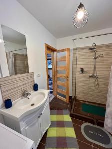 Casutele dintre brazi