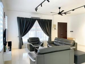 Cozy living 2 Storey Haus 4Room10Pax-Near Icon City