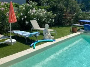 Gite climatisé avec piscine sur les hauteurs de Bollene - Боллен