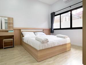 4BR Home with large beds near mall & beaches