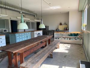 Eventyrligt og rummeligt hus med havudsigt