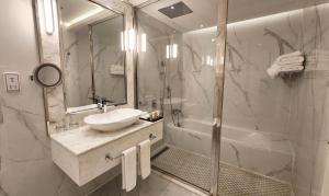 Sherao Hotel Doha - Next to National Museum of Qatar & Metro - فندق شراعوة الدوحة - بجانب متحف قطر الوطني ومحطة المترو