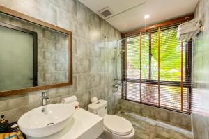 Phòng Có Giường Cỡ Queen Nhìn Ra Hồ Bơi (Queen Room with Pool View)