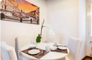 Piazza Farnese house