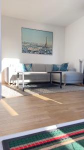 Lumière Parisienne Appart Moderne Lumineux et Spacieux de 66m2 Metro L13 Parking Terrasse et Ascenseur