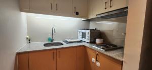 8U Pristine & Cozy Stay at Uptown Mall BGC across Mitsukoshi with FREE Parking and Balcony