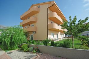 Orange House three bedroom apartment with sea view
