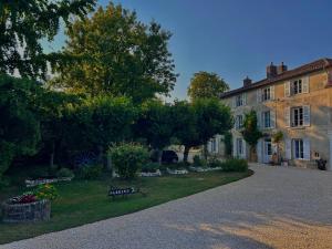 Maisons de vacances LE REPAIRE DU CLAIN gite 4 etoiles : photos des chambres